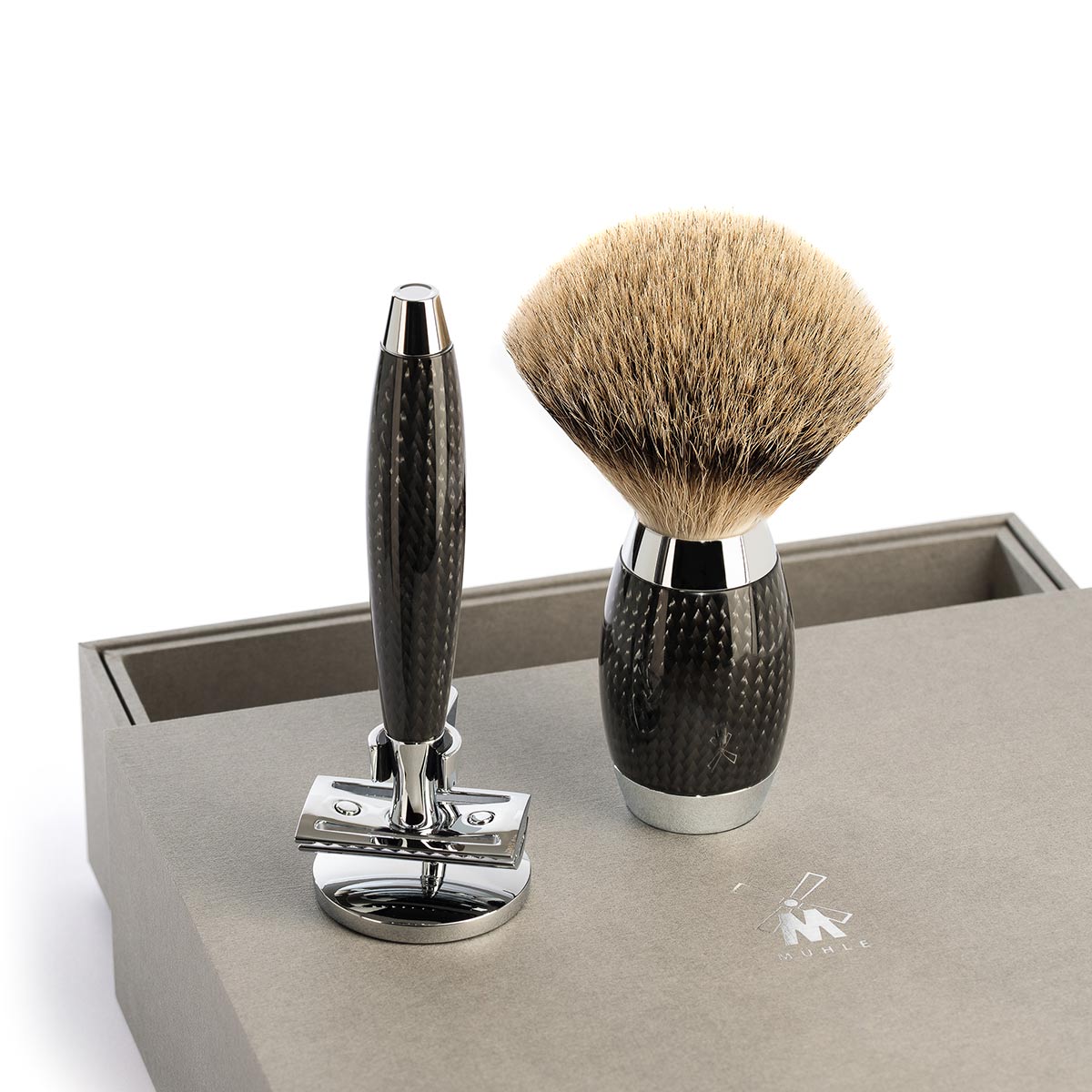 MUHLE EDITION Carbon Silvertip Badger Brush and Safety Razor Set