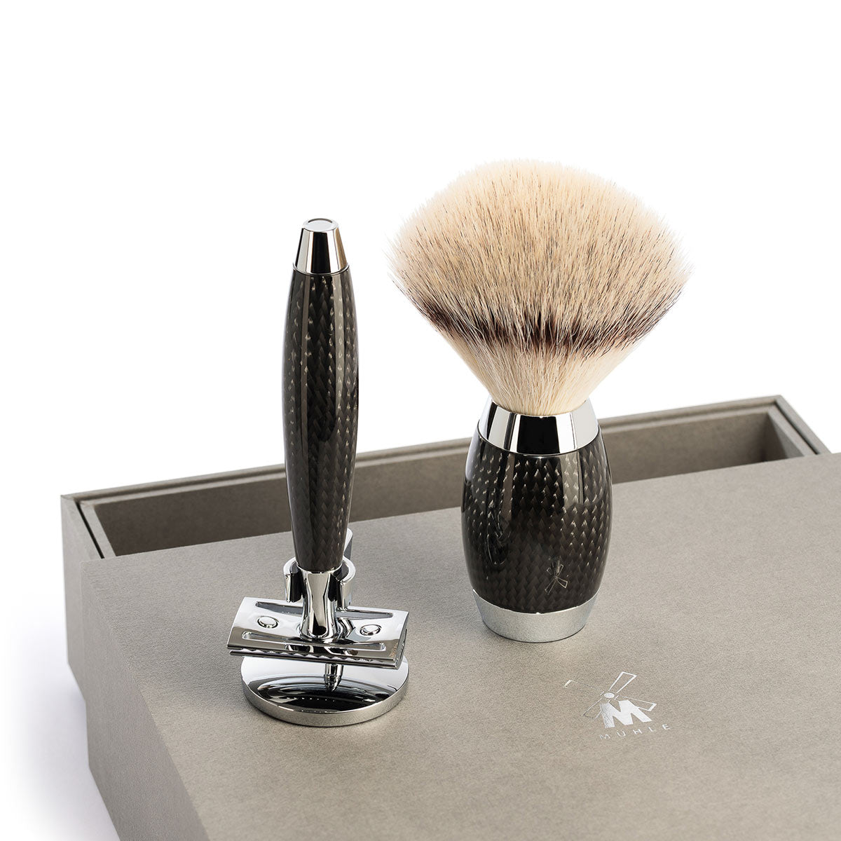 MUHLE EDITION Carbon Silvertip Fibre (Vegan) Brush and Safety Razor Set